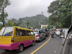 Macet Parah di Puncak Bogor, Kendaraan di Cipanas Mengular 11 Km Macet Parah di Puncak Bogor, Kendaraan di Cipanas Mengular 11 Km