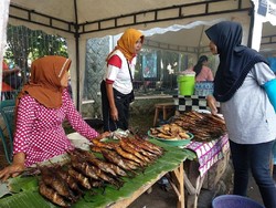 Selama Mudik Lebaran, Penjual Ikan Asap Ini Raup Rp 1,5 Juta/Hari