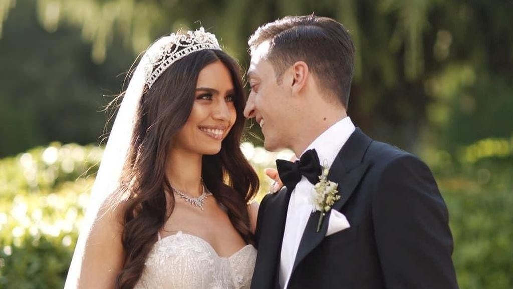 Kecantikan Amine Gulse, Istri Mesut Ozil dari Pre-wedding hingga Pernikahan