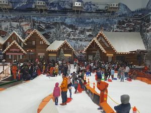 Mau Main ke Trans Snow World Juanda? Ini Waktu Terbaiknya