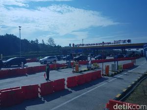 One Way GT Kalikangkung-Cikampek Diberlakukan, Lalin ke Jakarta Lancar One Way GT Kalikangkung-Cikampek Diberlakukan, Lalin ke Jakarta Lancar