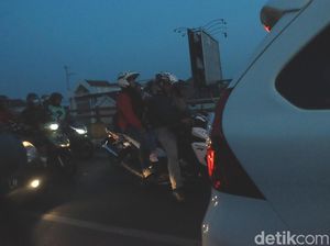 Dampak One Way, Jalur Arteri Karawang Macet Dua Arah Dampak One Way, Jalur Arteri Karawang Macet Dua Arah
