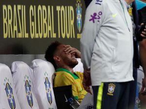 Tak Perlu Operasi, Neymar Cuma Absen Sebulan
