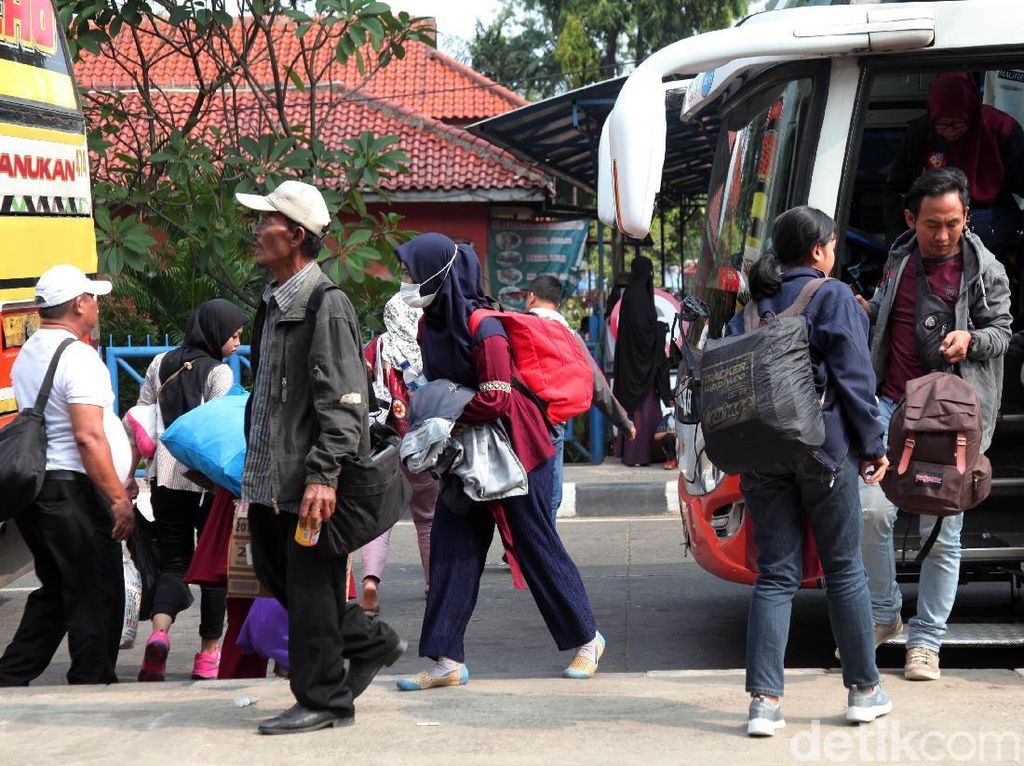 Arus Balik di Terminal Kp Rambutan Didominasi Pemudik dari Jabar-Sumatera Arus Balik di Terminal Kp Rambutan Didominasi Pemudik dari Jabar-Sumatera