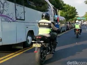 Jalur Kertosono-Mengkreng Macet 4 Km, Contra Flow Diberlakukan Jalur Kertosono-Mengkreng Macet 4 Km, Contra Flow Diberlakukan