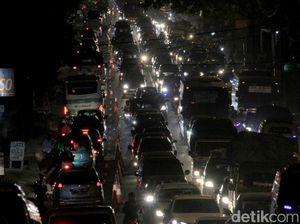 Terjebak Macet, Andry Tempuh Tasikmalaya-Bandung Hampir 10 Jam Terjebak Macet, Andry Tempuh Tasikmalaya-Bandung Hampir 10 Jam