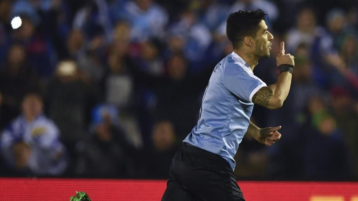 Luis Suarez merayakan gol ke gawang Panama dalam friendly games. (Pedro Ugarte/AFP)