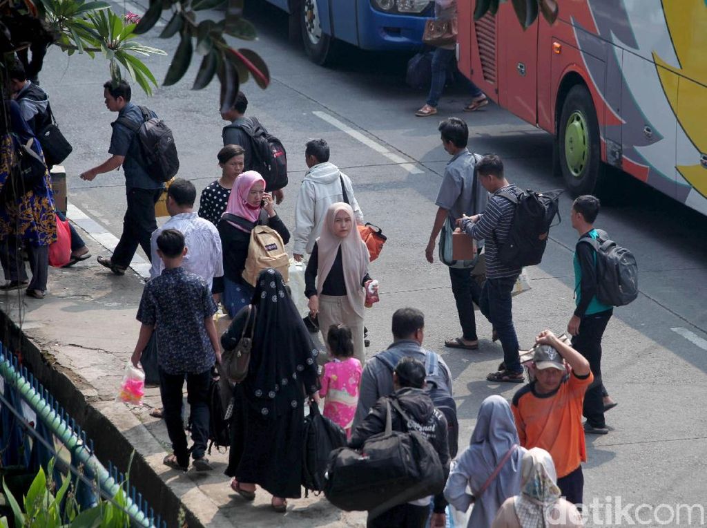 Dukcapil DKI: 35 Ribu Penduduk Non-Permanen Masuk Jakarta Usai Lebaran Dukcapil DKI: 35 Ribu Penduduk Non-Permanen Masuk Jakarta Usai Lebaran