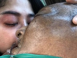 Ayah Tak Sadarkan Diri, Dewi Perssik Mohon Doa Sambil Menangis