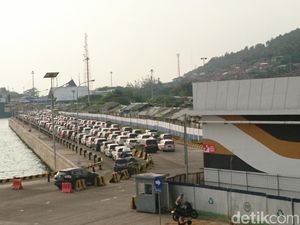 Arus Balik, Pemudik dari Sumatera Terus Berdatangan di Pelabuhan Merak