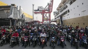 Suasana Arus Balik Pemudik di Pelabuhan Tanjung Priok