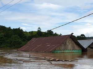 28 Desa di Konawe Utara Banjir, Warga Terjebak di Gundukan Tanah-Atap Rumah 28 Desa di Konawe Utara Banjir, Warga Terjebak di Gundukan Tanah-Atap Rumah
