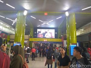 Puncak Arus Balik Diprediksi Hari Ini, Begini Suasana di Stasiun Gambir Puncak Arus Balik Diprediksi Hari Ini, Begini Suasana di Stasiun Gambir