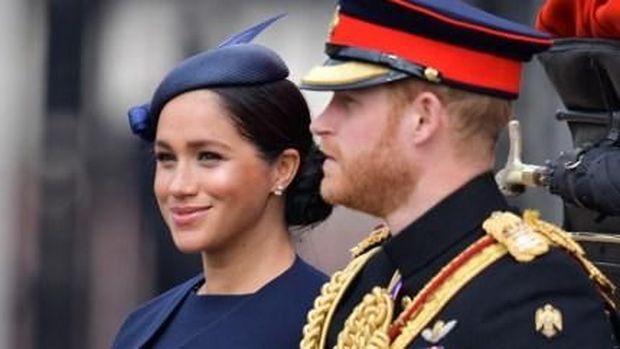 Britain's Catherine, Duchess of Cambridge (R) smiles as she chats to Britain's Meghan, Duchess of Sussex as they return to Buckingham Palace after the Queen's Birthday Parade, 'Trooping the Colour', in London on June 8, 2019. - The ceremony of Trooping the Colour is believed to have first been performed during the reign of King Charles II. Since 1748, the Trooping of the Colour has marked the official birthday of the British Sovereign. Over 1400 parading soldiers, almost 300 horses and 400 musicians take part in the event. (Photo by Daniel LEAL-OLIVAS / AFP)