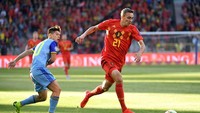 Diawali pergerakan Eden Hazard di sisi kanan, umpan tarik dikirimkan ke tengah kotak penalti dan disambut sepakan kaki kanan Mertens. Bola sempat mengenai bek lawan sebelum masuk ke gawang.