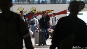 Arus Balik, Pemudik Mulai Penuhi Terminal Pulo Gebang