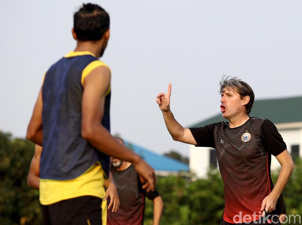 Simic: Persija Butuh untuk Adaptasi dengan Julio Simic: Persija Butuh untuk Adaptasi dengan Julio