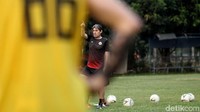 Skuad Persija Jakarta kembali berlatih di Lapangan Sutasoma, Jakarta.,Minggu (9/6/2019). Kini mereka dilatih oleh pelatih anyar asal negeri Matador.