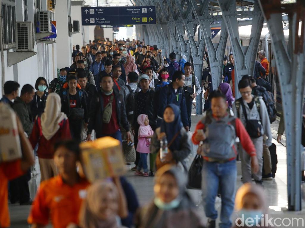 Pelanggan XL Doyan WhatsApp-an Saat Lebaran 2019 Pelanggan XL Doyan WhatsApp-an Saat Lebaran 2019