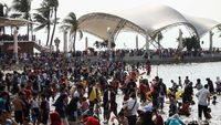 Warga Ramai-ramai Kunjungi Ancol di Hari Terakhir Libur Lebaran