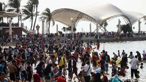 Warga Ramai-ramai Kunjungi Ancol di Hari Terakhir Libur Lebaran