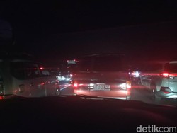 Lalin Padat, Junna Tempuh 3 Jam dari KM 76 Cipali hingga KM 69 Cikampek