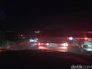 Lalin Padat, Junna Tempuh 3 Jam dari KM 76 Cipali hingga KM 69 Cikampek Lalin Padat, Junna Tempuh 3 Jam dari KM 76 Cipali hingga KM 69 Cikampek