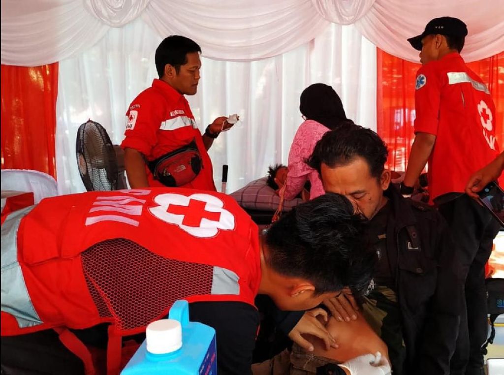 53 Wisatawan Tersengat Ubur-ubur di Palabuhanratu 53 Wisatawan Tersengat Ubur-ubur di Palabuhanratu