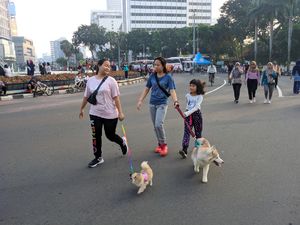 Warga Tetap Ramaikan Bundaran HI Meski Tak Ada CFD Hari Ini