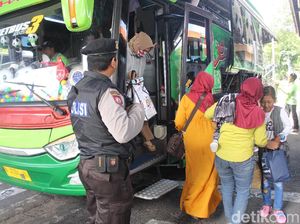 Puncak Arus Balik di Terminal Purabaya Diprediksi Terjadi Malam Ini Puncak Arus Balik di Terminal Purabaya Diprediksi Terjadi Malam Ini