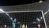 Mathias Ginter memberikan umpan tarik ke kotak penalti. Reus yang masuk dari lini kedua mampu menyambut umpan itu dengan sepakan kaki kiri terukur ke pojok gawang Belarusia.
