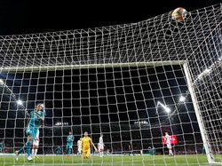Mathias Ginter memberikan umpan tarik ke kotak penalti. Reus yang masuk dari lini kedua mampu menyambut umpan itu dengan sepakan kaki kiri terukur ke pojok gawang Belarusia.