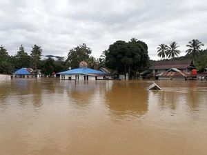 Potret Banjir Konawe Utara: 58 Rumah Hanyut, Ribuan Terendam Potret Banjir Konawe Utara: 58 Rumah Hanyut, Ribuan Terendam