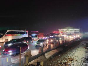 Arus Balik, Jasa Marga Berlakukan Contraflow di Km 65-38 Arah Jakarta Arus Balik, Jasa Marga Berlakukan Contraflow di Km 65-38 Arah Jakarta