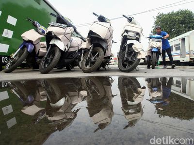 Ribuan Motor Balik ke Jakarta Diangkut Kereta
