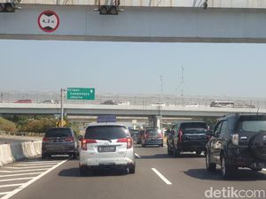 Sistem One Way Tol Trans Jawa, Pejagan-Palimanan Padat Merayap Sistem One Way Tol Trans Jawa, Pejagan-Palimanan Padat Merayap