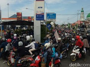 Arus Balik Lebaran di Banyuwangi, Antrean Motor Hingga Luar Pelabuhan Arus Balik Lebaran di Banyuwangi, Antrean Motor Hingga Luar Pelabuhan