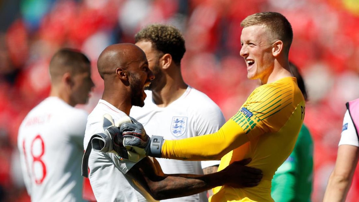 Timnas Inggris usai mengunci peringkat ketiga di ajang UEFA Nations League. The Three Lions menang adu penalti 6-5 atas Swiss. (Foto: Rafael Marchante/Reuters)