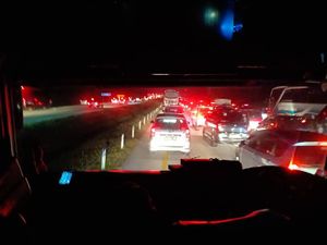 Balik dari Solo ke Jakarta, Iyank Terjebak Macet Panjang di Tol Cipali