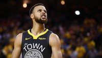 Rekan setim Durant, Stephen Curry, ada di urutan kesembilan dengan pendapatan 79,8 juta dollar AS (Rp 1,136 triliun). Foto: Ezra Shaw/Getty Images