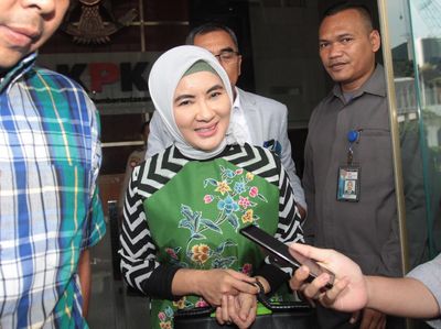 Senyum Cerah Dirut Pertamina Usai Diperiksa KPK