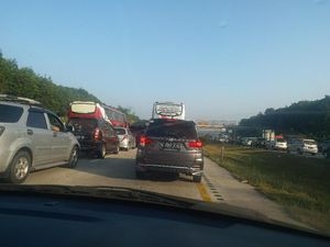 Balik dari Banyumas ke Tangerang, Yanti Terjebak Macet dan Bermalam di Jalan Balik dari Banyumas ke Tangerang, Yanti Terjebak Macet dan Bermalam di Jalan