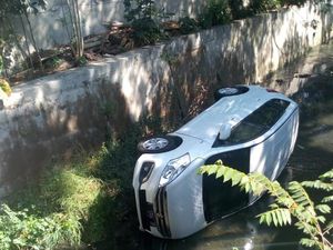 Mobil Nyemplung Sungai Akibat Lupa Direm Tangan, Pengemudi Tewas Mobil Nyemplung Sungai Akibat Lupa Direm Tangan, Pengemudi Tewas