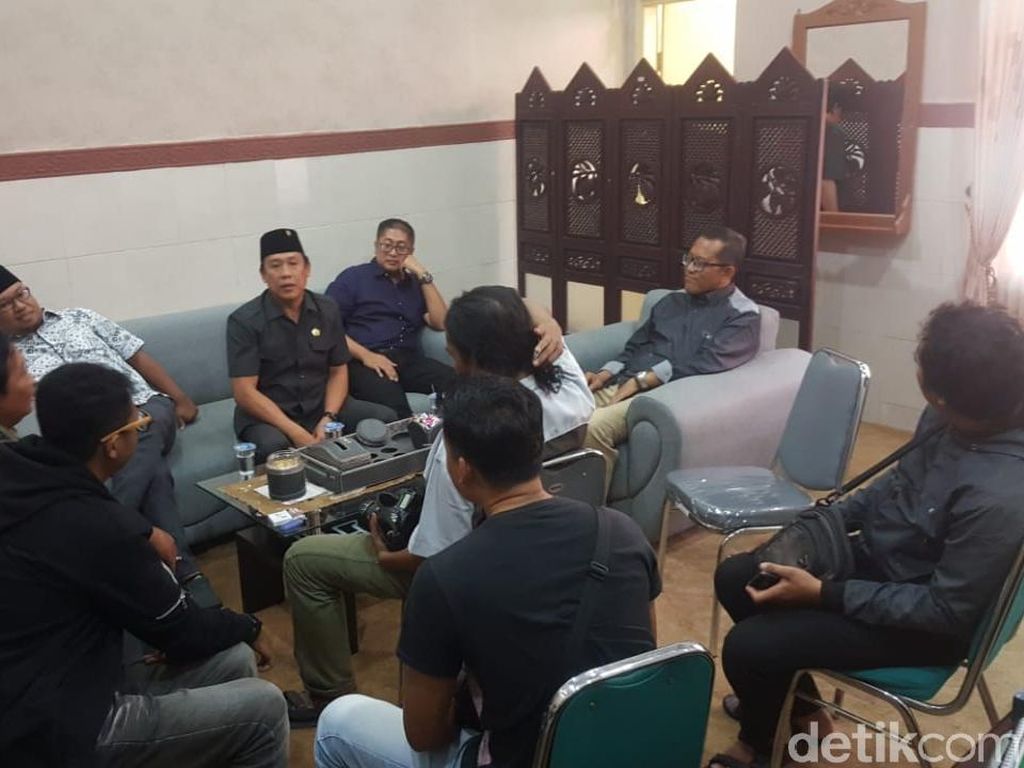 22 dari 29 Anggota DPRD Kota Probolinggo Bolos di Hari Pertama Kerja 22 dari 29 Anggota DPRD Kota Probolinggo Bolos di Hari Pertama Kerja