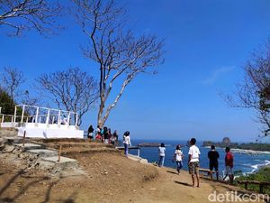 Pantai Papuma Jember Masih Jadi Primadona Saat Libur Lebaran