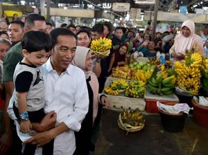 Lebaran di Solo, Presiden Jokowi dan Keluarga Jajan Soto hingga Borong Pisang