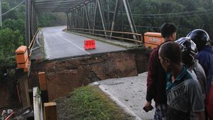 Jalan Trans Sulawesi Terputus Akibat Banjir Bandang