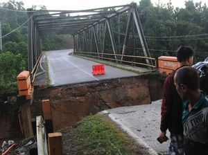 Jalan Trans Sulawesi Terputus Akibat Banjir Bandang