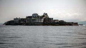 Menjelajahi Pulau Hashima yang Misterius di Negeri Sakura
