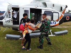 Korban Banjir di Konawe Utara Sultra Dievakuasi dengan Helikopter